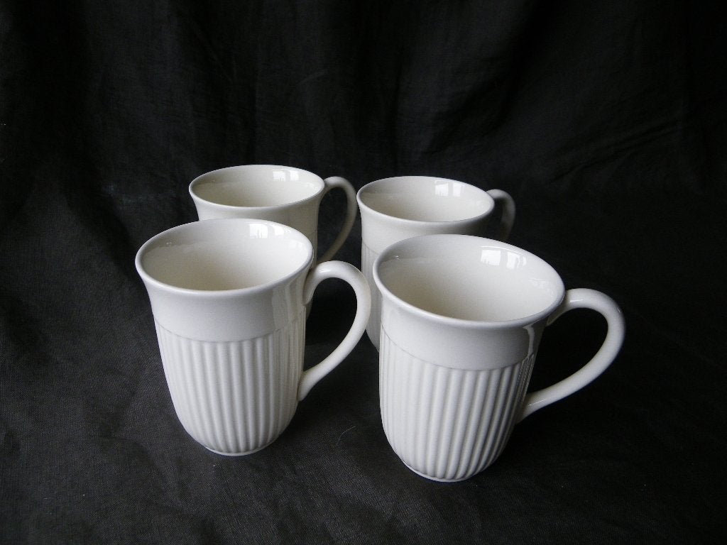 Wedgwood EDME  Grote hoge mokken/bekers 10½ cm hoog, Huis en Inrichting, Keuken | Servies, Zo goed als nieuw, Mok, Ophalen of Verzenden