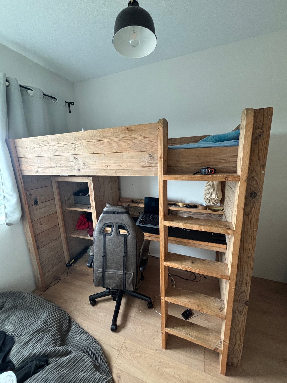 Massief houten hoogslaper met bureau – handgemaakt maatwerk, Ophalen, Eenpersoons, 210 cm, 160 tot 180 cm