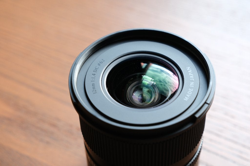 Sigma 12mm F1.4 DC Fuji X APS-C mount lens, Sigma, Zonnekap, Zo goed als nieuw, 12 mm