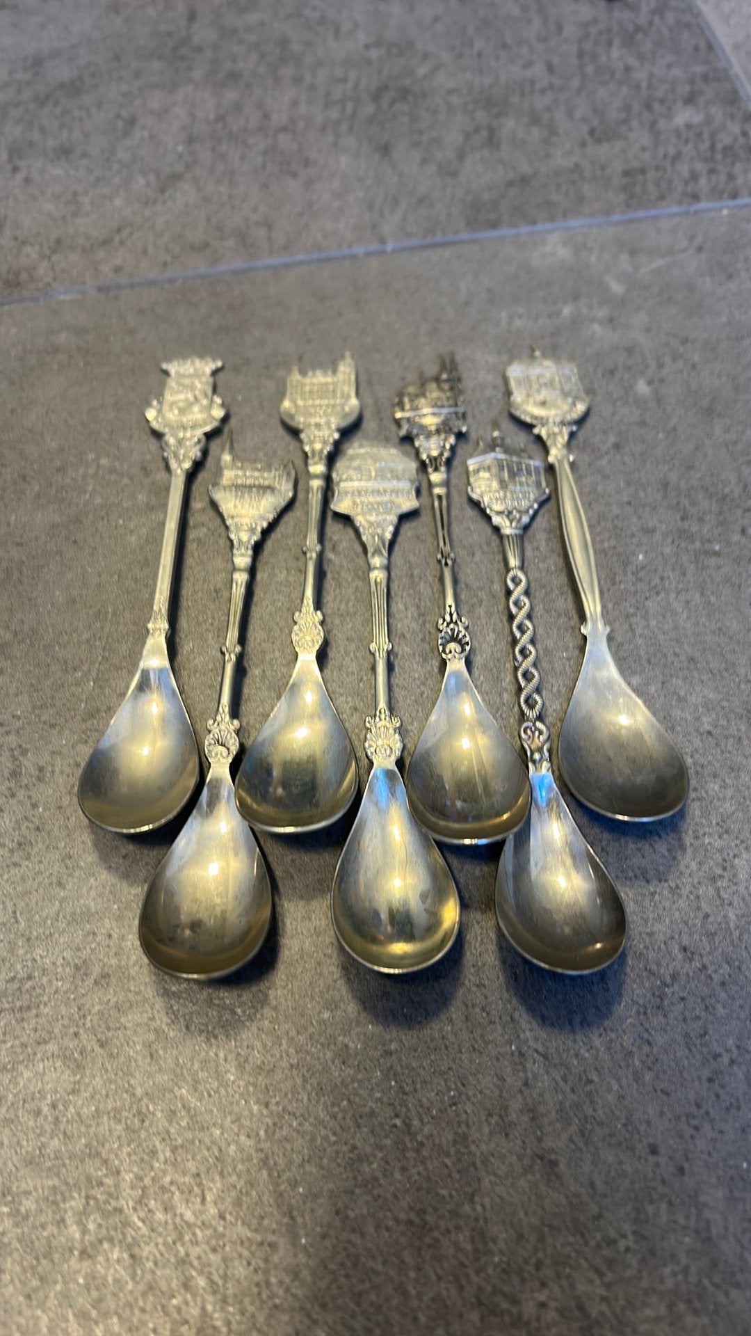 Lot van 7 oude verzilverde souvenirlepeltjes, Ophalen of Verzenden