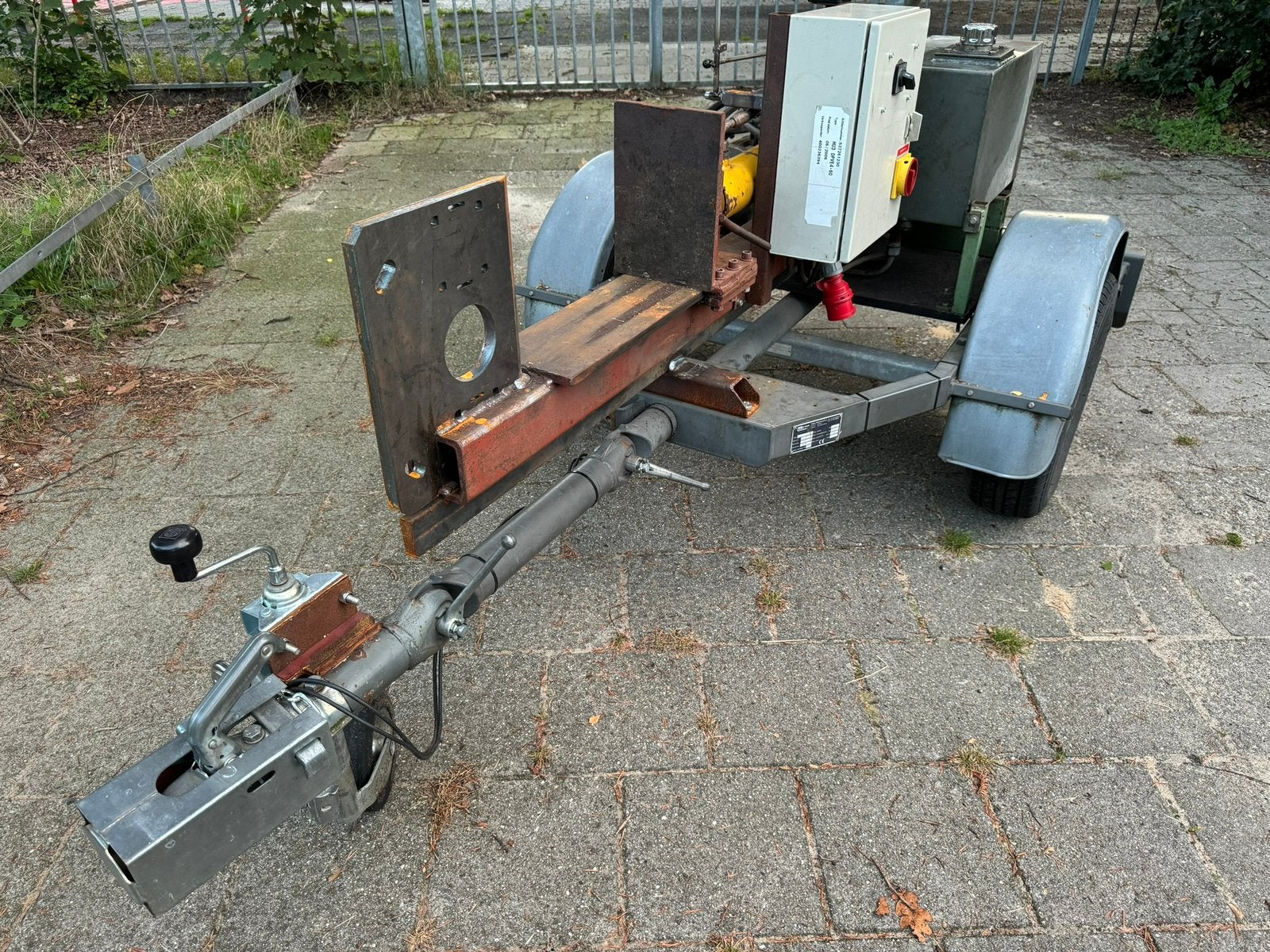 Kloofmachine op aanhanger onderstel, Ophalen, Gebruikt, Elektrisch, Liggend