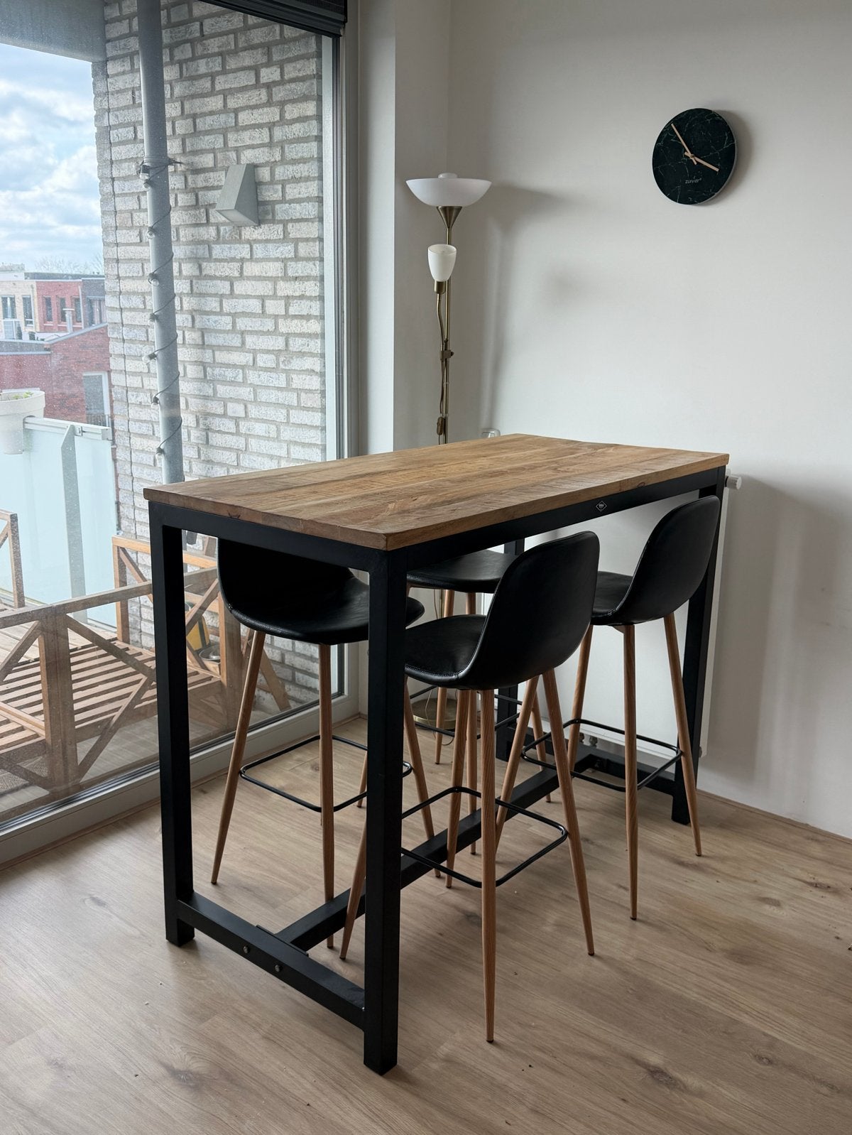 Bartafel 140cm met 4 barkrukken - Industrieel design, Huis en Inrichting, Tafels | Eettafels, Ophalen, Zo goed als nieuw