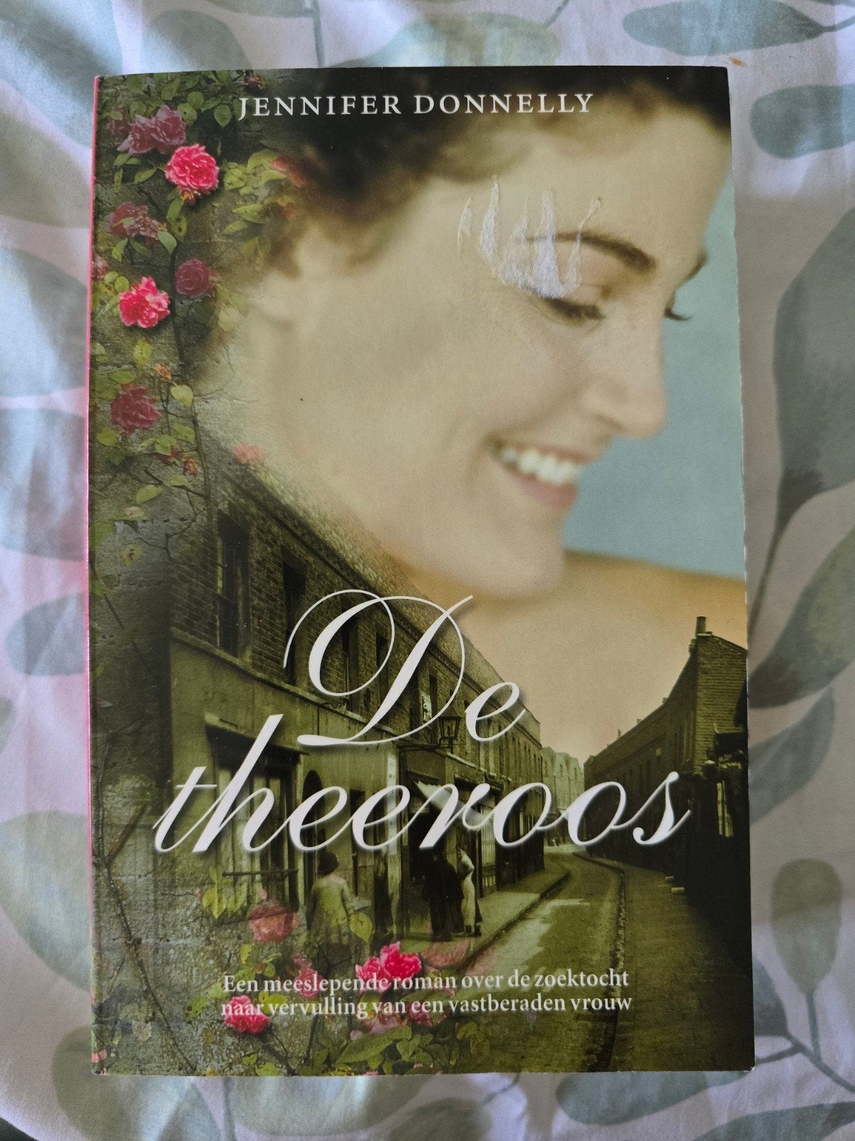 De Theeroos - Jennifer Donnelly (Roman), Ophalen of Verzenden, Gelezen, Jennifer Donnelly