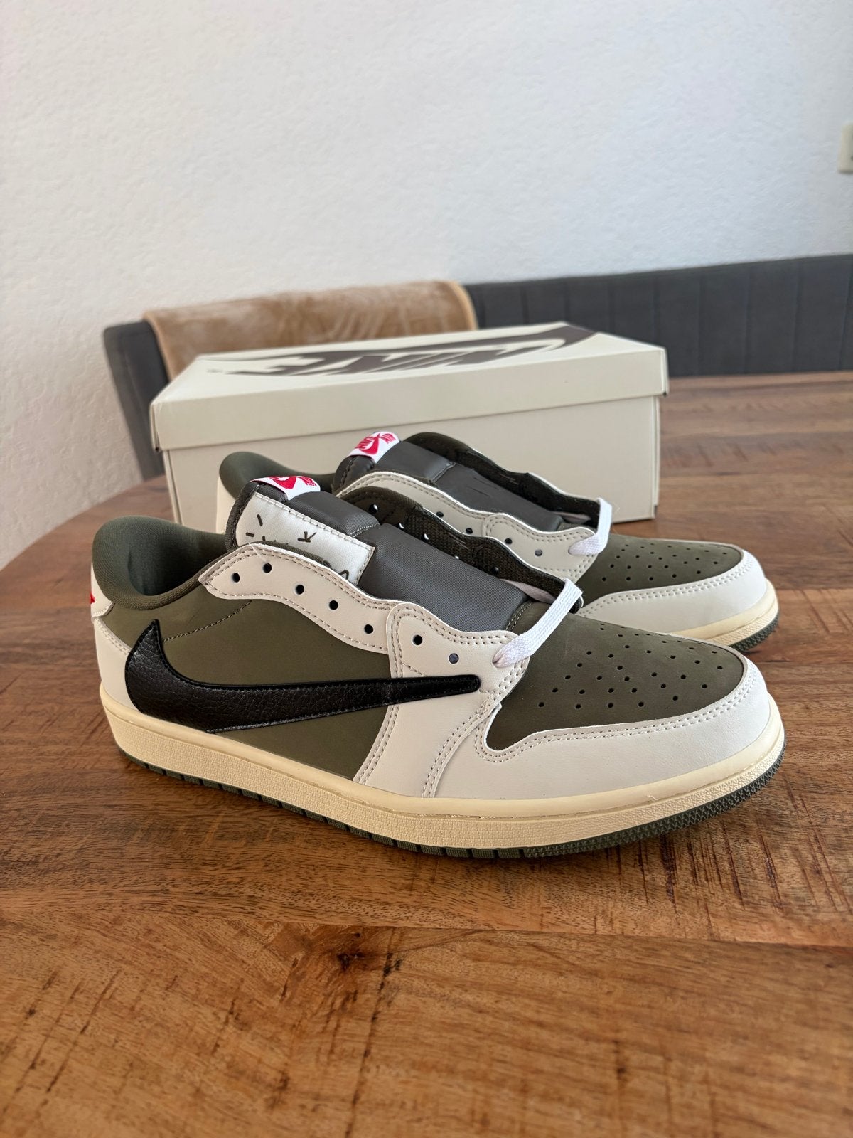 Nike Air Jordan 1 Low Travis Scott Medium Olive, Ophalen of Verzenden, Nieuw, Overige kleuren, Sneakers of Gympen