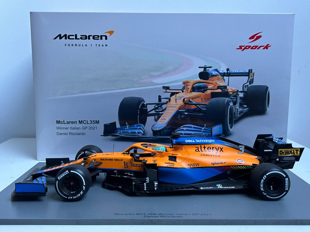 1:18 Spark Mclaren MCL35M 2021 Ricciardo Italy Monza Winnaar, Ophalen of Verzenden, Zo goed als nieuw, Auto, Overige merken