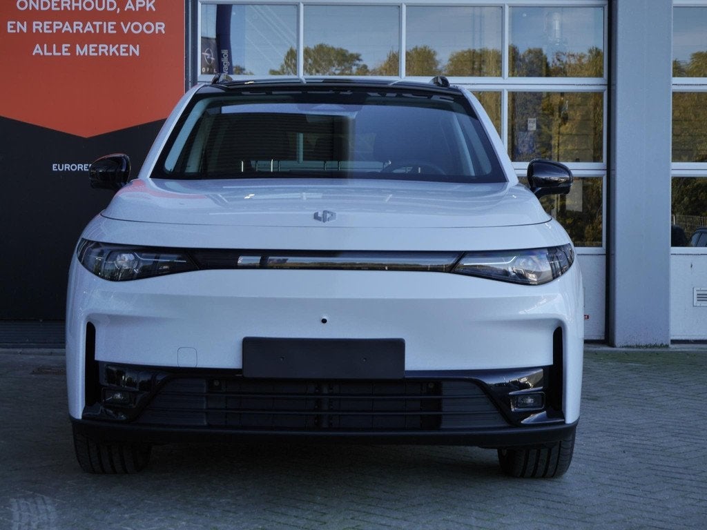 Leapmotor C10 Design REEV 28.4 kWh | Demo | 1500 trekgewicht, Auto's, Leapmotor, Automaat, Zwart, 4 cilinders, Wit