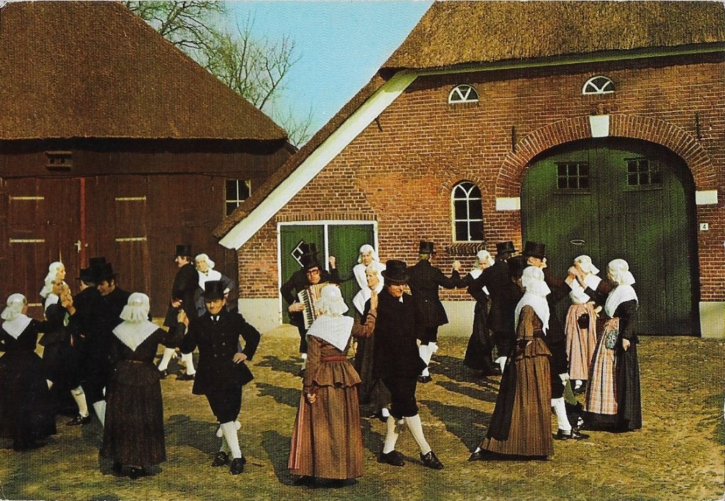 Drenthe Dansgroep 't Aol Volk gelopen ansichtkaart ( 768), Ophalen of Verzenden, 1980 tot heden, Gelopen, Drenthe