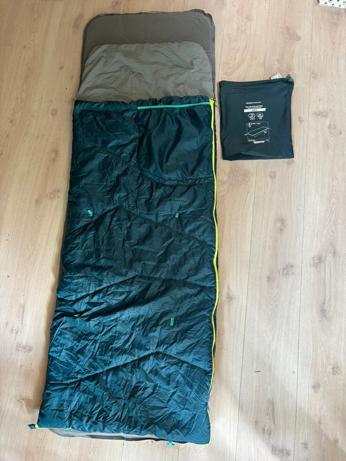 Slaapzak Quechua voor kinderen en zelfopblaasende slaapmat, Ophalen of Verzenden, Gebruikt