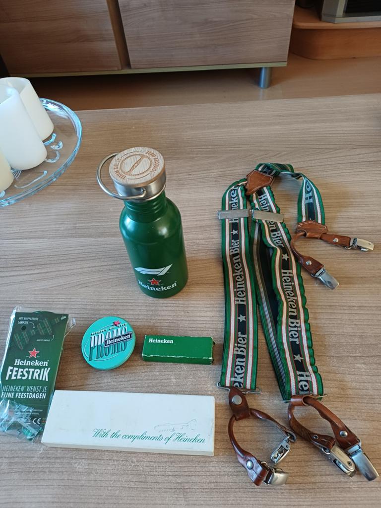 Heineken waterfles, bretels, aansteker en meer, Ophalen of Verzenden, Gebruikt, Gebruiksvoorwerp