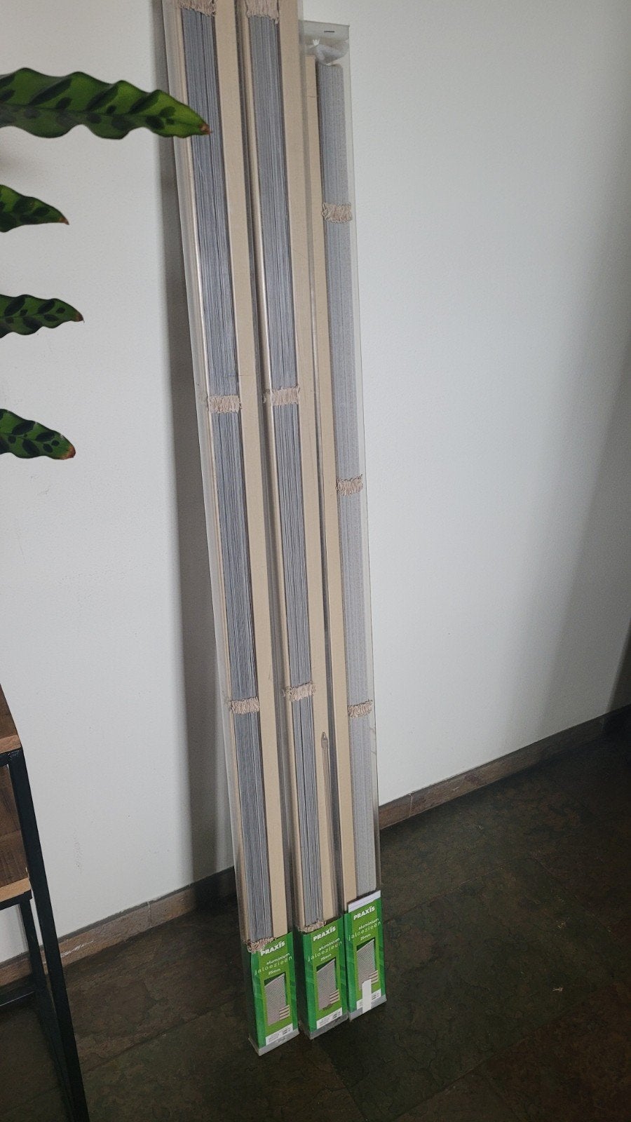 3x Nieuwe Luxaflex Praxis, beige/lichtbruin, 25mm lamellen, Ophalen, Nieuw, Bruin