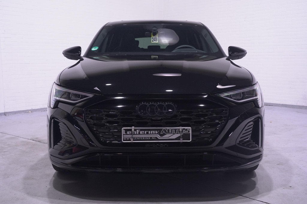 Audi Q8 e-tron 55 quattro S line Matrix led Panodak B&O Soun, Auto's, Automaat, Stof, 2585 kg, Vierwielaandrijving