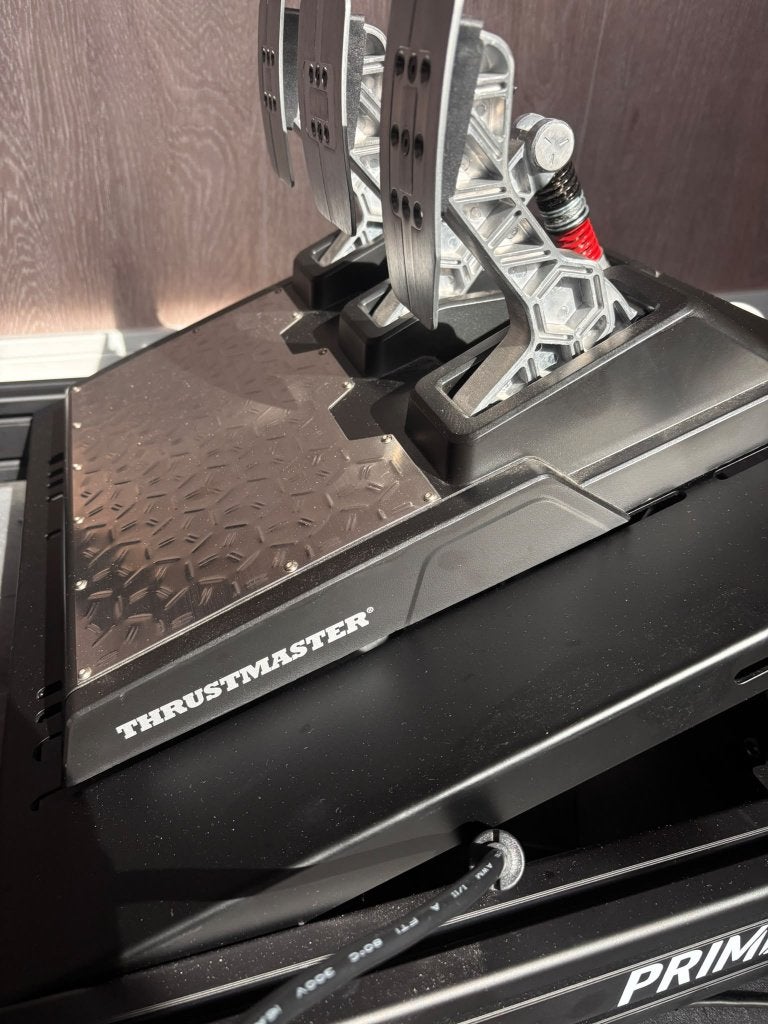 Foto 6 van Complete Racing Sim - DD 8Nm / GT Omega / T-LCM / 2x Shifter