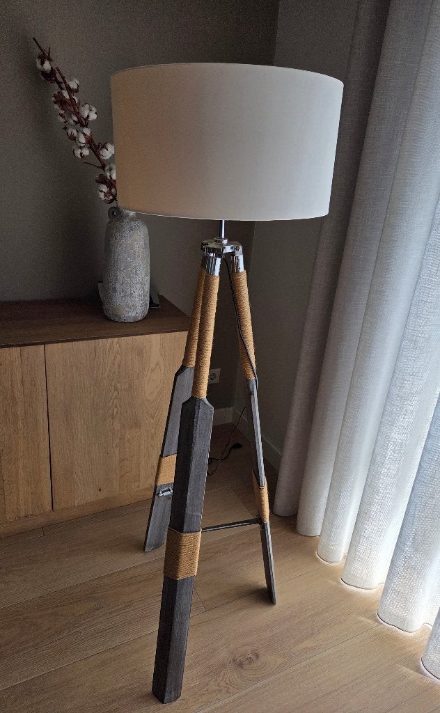 Vloerlamp driepoot, Huis en Inrichting, Lampen | Vloerlampen, Ophalen, Zo goed als nieuw, Minder dan 100 cm
