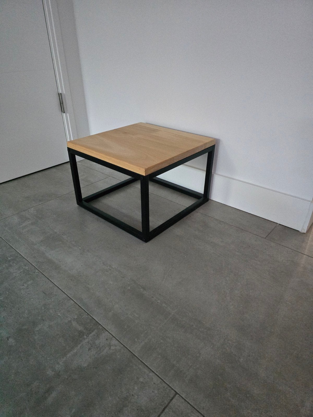 Bijzettafel 40x40x28 cm - Ideaal voor plant of printer, Huis en Inrichting, Ophalen, Minder dan 45 cm, Minder dan 55 cm, Vierkant