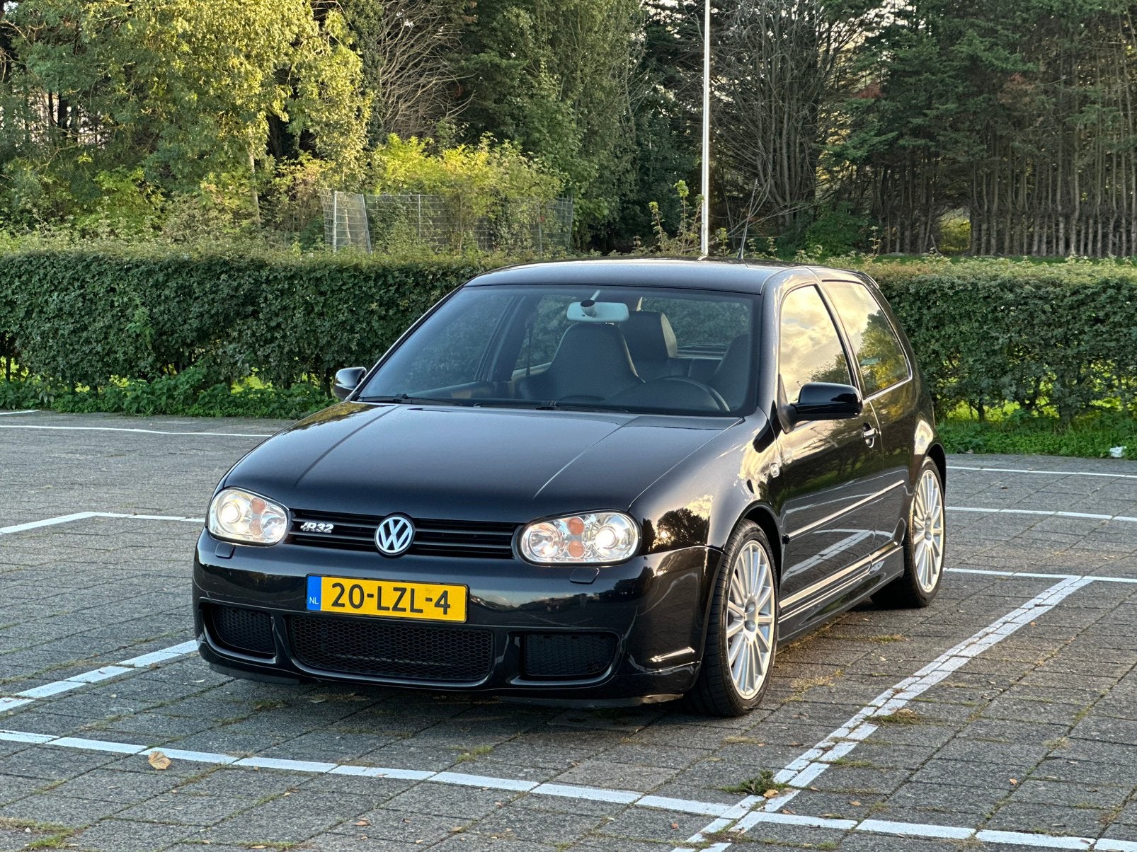Volkswagen Golf 4 R32 | 3.2 V6 | DSG | 1/500 | 18” Lm |, Automaat, Dealer onderhouden, Zwart, 3189 cc