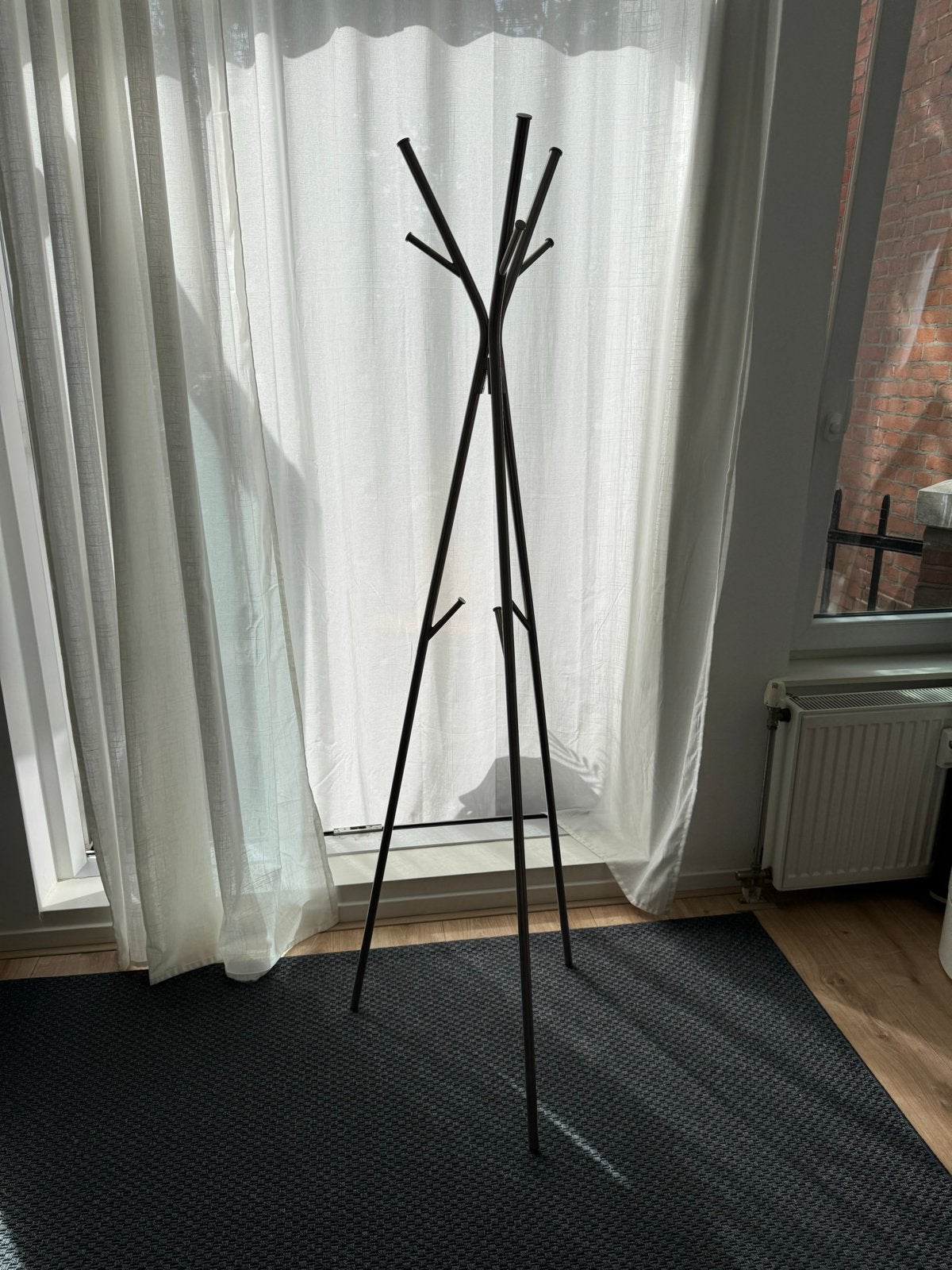 Modern free-standing coat rack - Metal, Ophalen, Gebruikt, Metaal, Staande kapstok