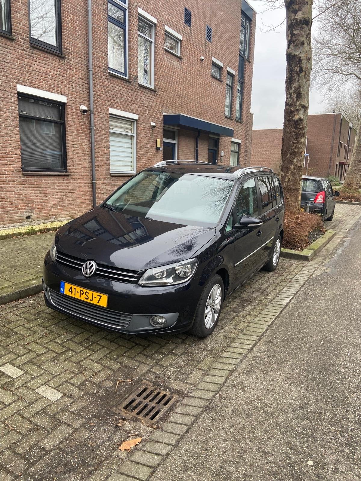 Volkswagen Touran 1.4 TSI Dsg7 Automaat Cross 2011 Zwart, Auto's, 15 km/l, 4 cilinders, 1436 kg, Zwart