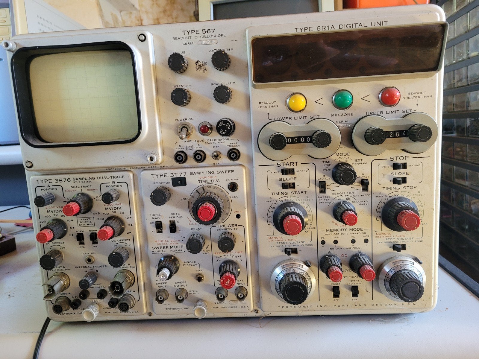 Tektronix Type 567 Oscilloscoop met Digitale Unit, Ophalen
