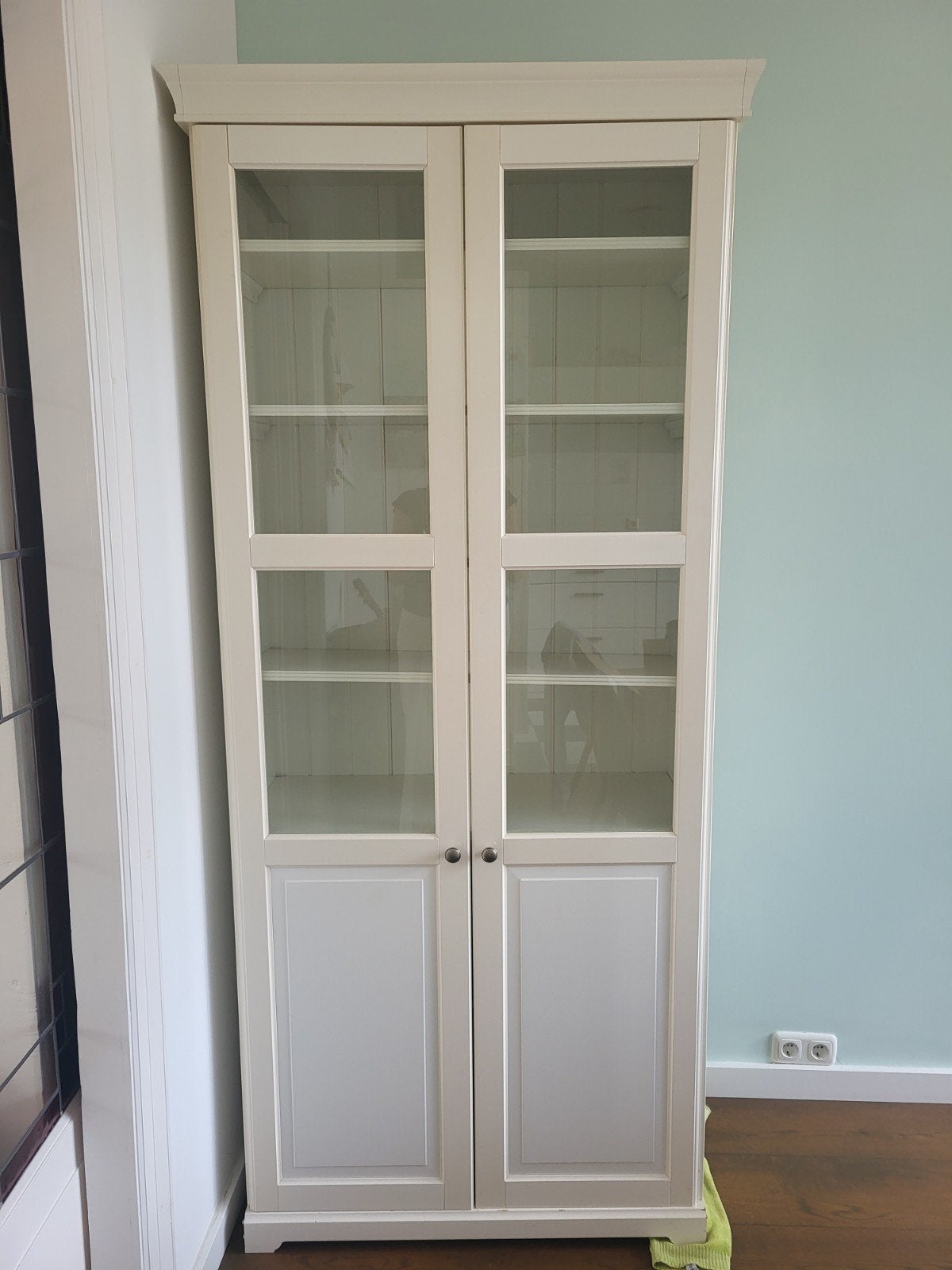 Gratis af te halen: Ikea buffetkast met gebruikerssporen, 25 tot 50 cm, Gebruikt, Met deur(en), Glas