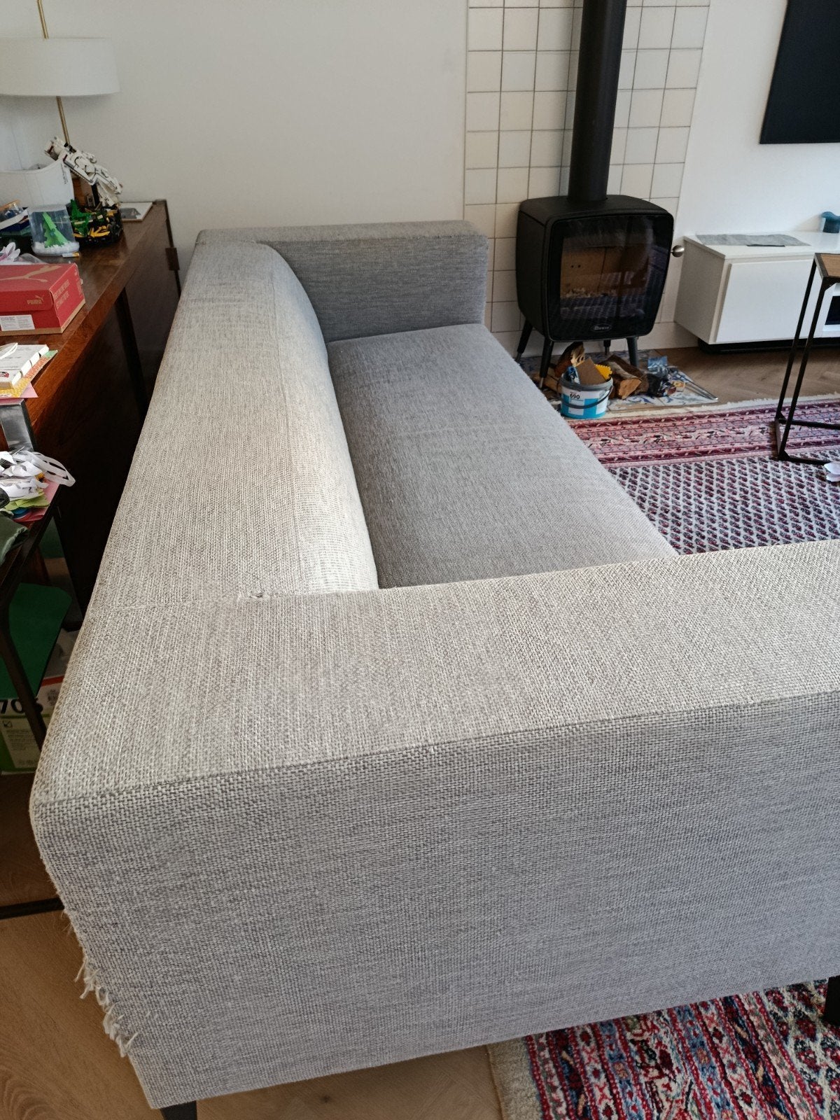Moet weg!! Grijze KOOZO bank - 3-zits met lichte gebruiksspo, Gebruikt, Driepersoons, 75 tot 100 cm, Ophalen of Verzenden