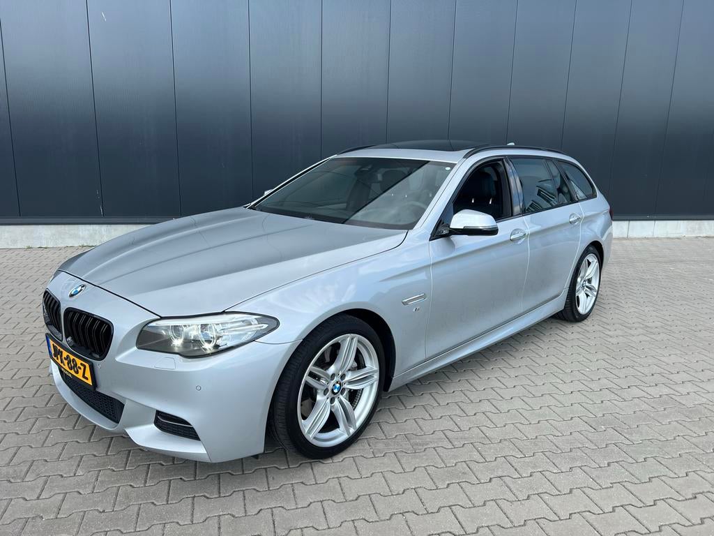 BMW 5-Serie 535i Touring LCI M Pakket Pano Leder, Auto's, BMW, Achterwielaandrijving, 2000 kg, 1760 kg, Leder