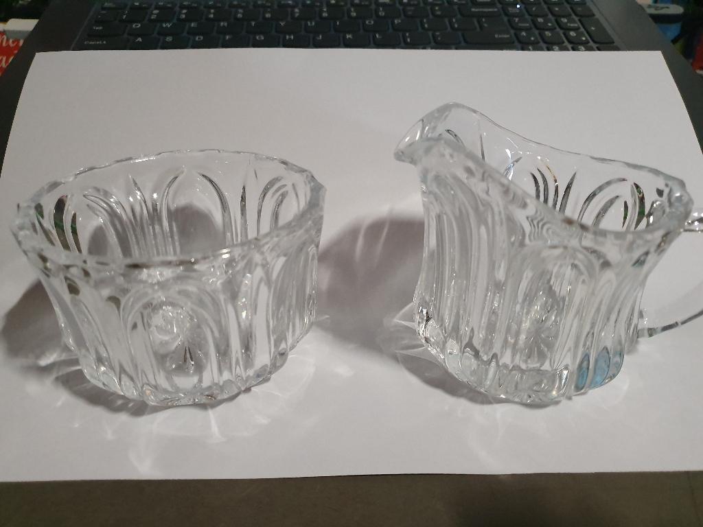 Kristallen roomstel: melkkannetje en suikerpotje, Ophalen