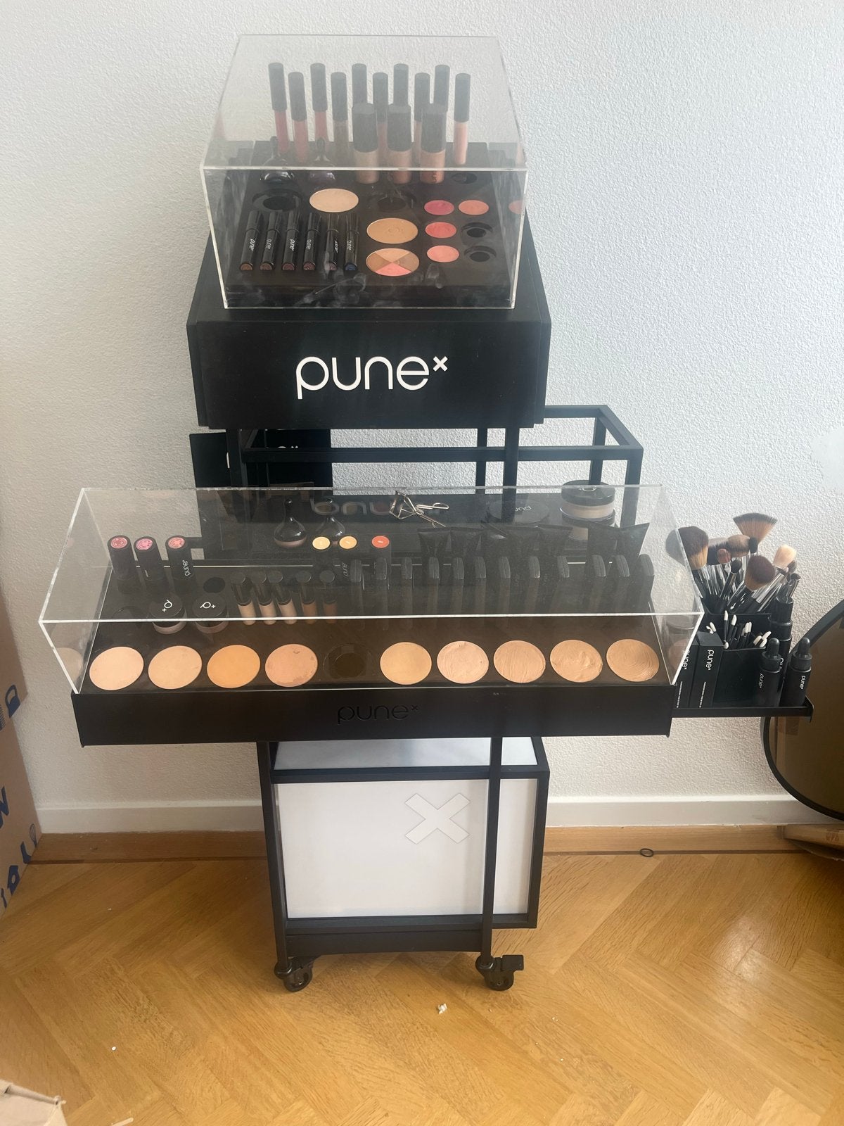 PUNE Make-up Display, Stoel en Producten - Complete Set, Ophalen, Gehele gezicht, Zwart, Nieuw