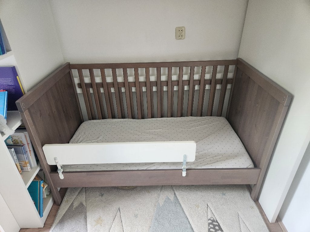 Baby bed - Sundvik IKEA, Kinderen en Baby's, Kinderkamer | Bedden, Ophalen, Zo goed als nieuw, Minder dan 140 cm, Minder dan 70 cm