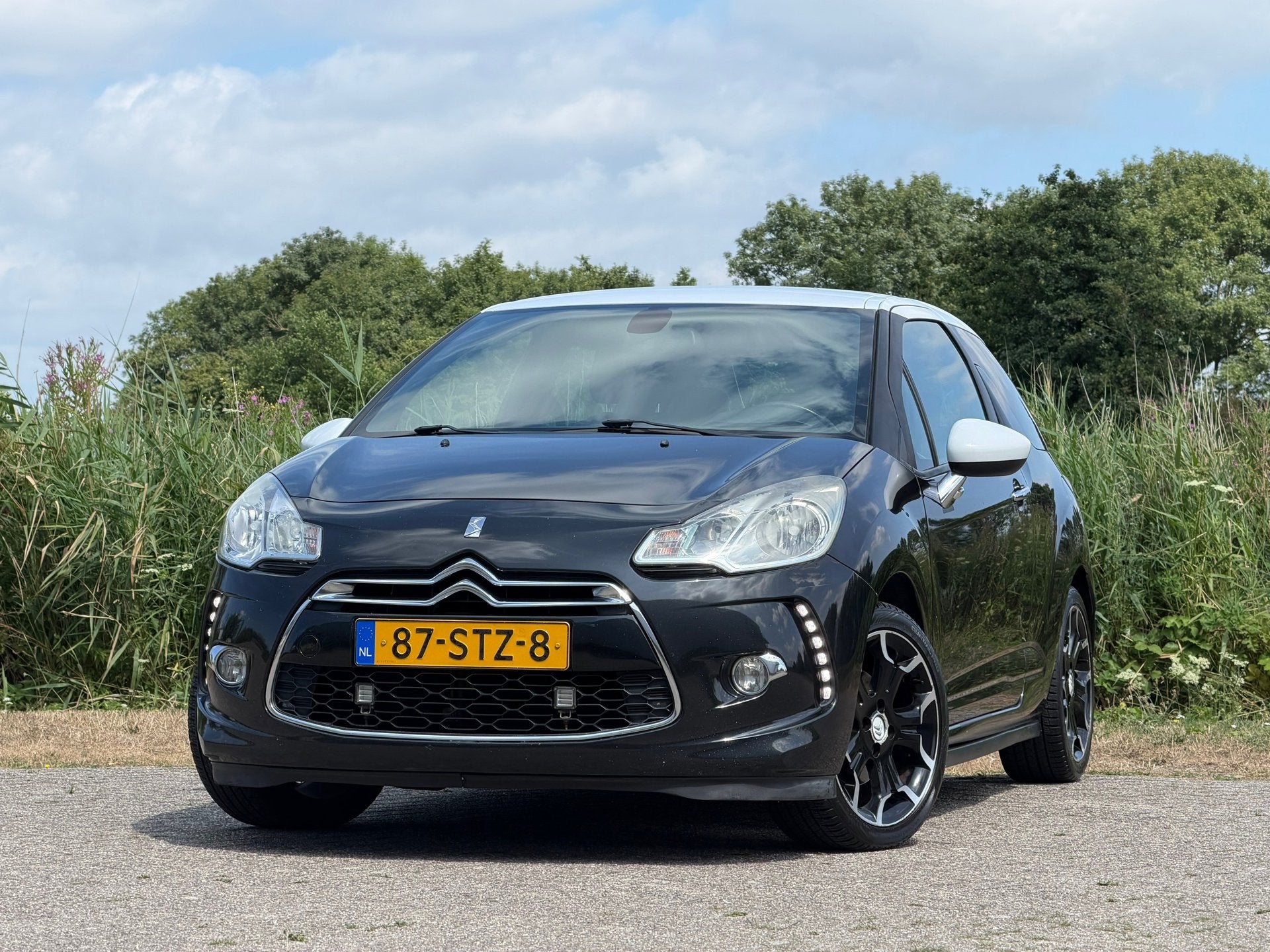 Citroen DS3 1.6 So Chic - Noir et Blanc - Bellone/Leer/Nav/C, Voorwielaandrijving, Euro 5, Zwart, 4 cilinders