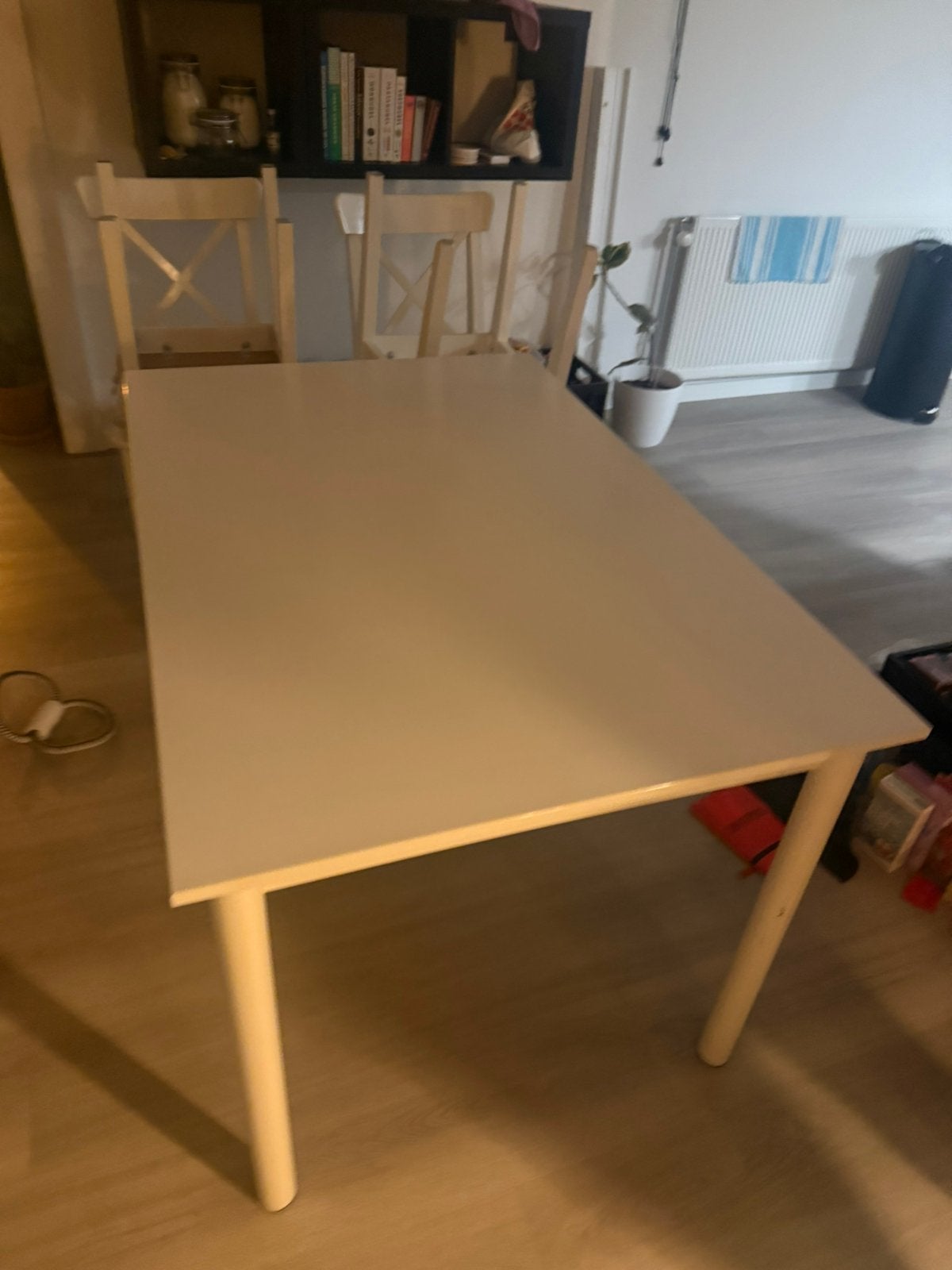 Eettafel met stoelen