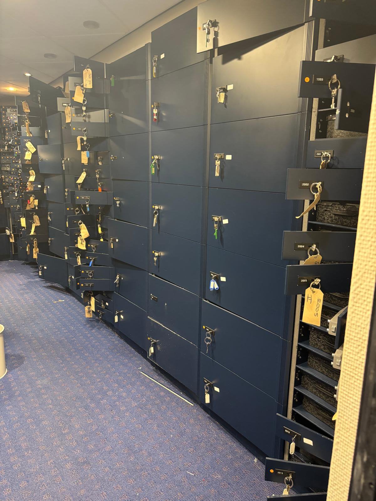 Ca 1000 bank kluisje kluizen gratis, Ophalen, Gebruikt