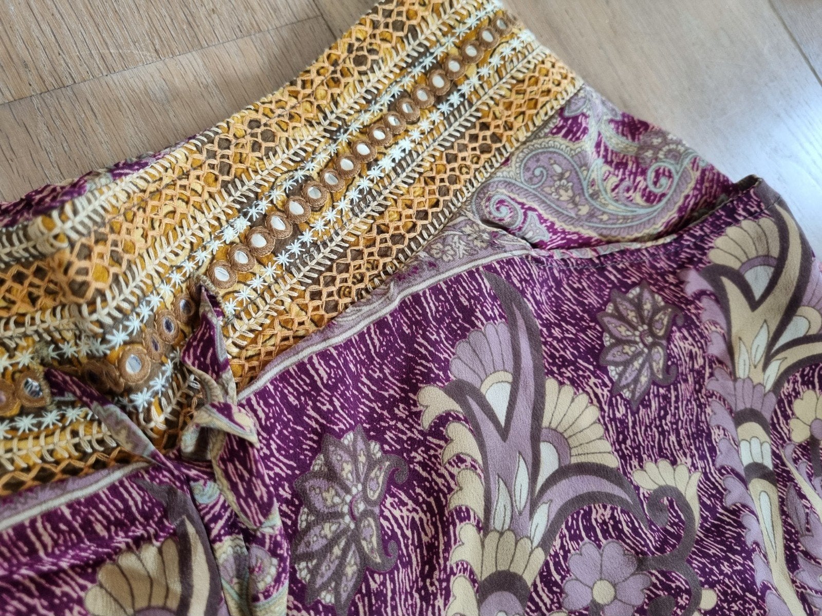 Kort rokje  "Bohemian"  Ibiza Style  ZGAN, Evolet, Ophalen of Verzenden, Zo goed als nieuw, Boven de knie