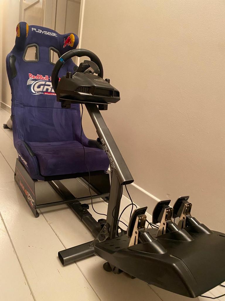 Red Bull GRC Racestoel met Logitech G21 Stuur & Pedalen, Spelcomputers en Games, Spelcomputers | Sony PlayStation Consoles | Accessoires