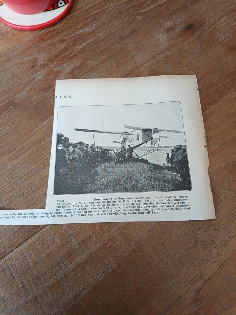 Knipsel noodlanding vliegtuig Monnikendam 1923, Ophalen of Verzenden, 1920 tot 1940, Knipsel(s)