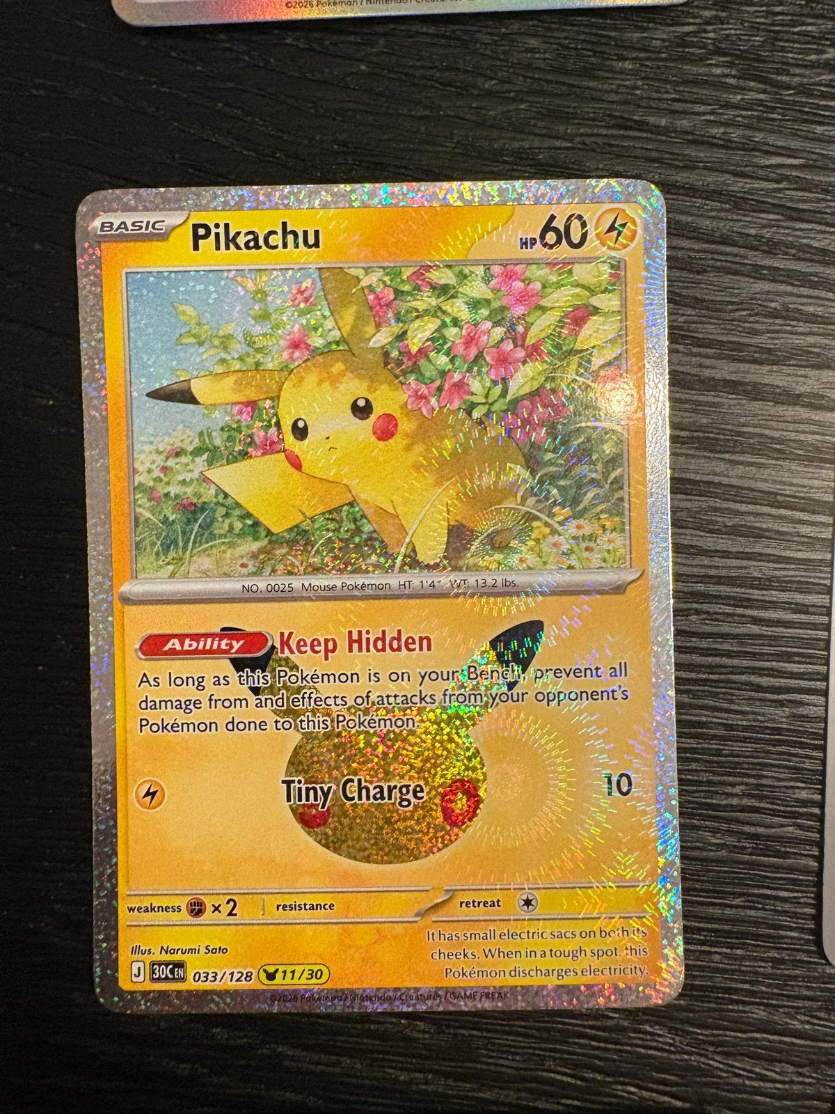 Pikachu 033/128 (Gesleeved) - Pokémon Kaart, Hobby en Vrije tijd, Ophalen of Verzenden, Zo goed als nieuw, Losse kaart, Foil