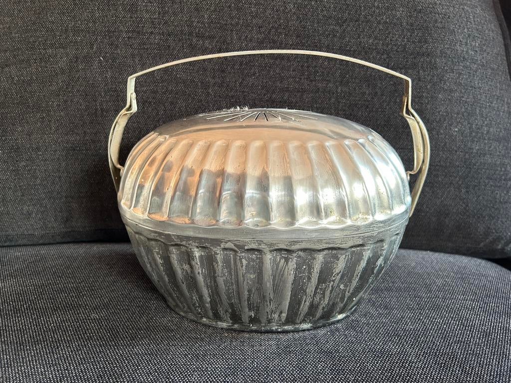 Oude theemuts, Ophalen