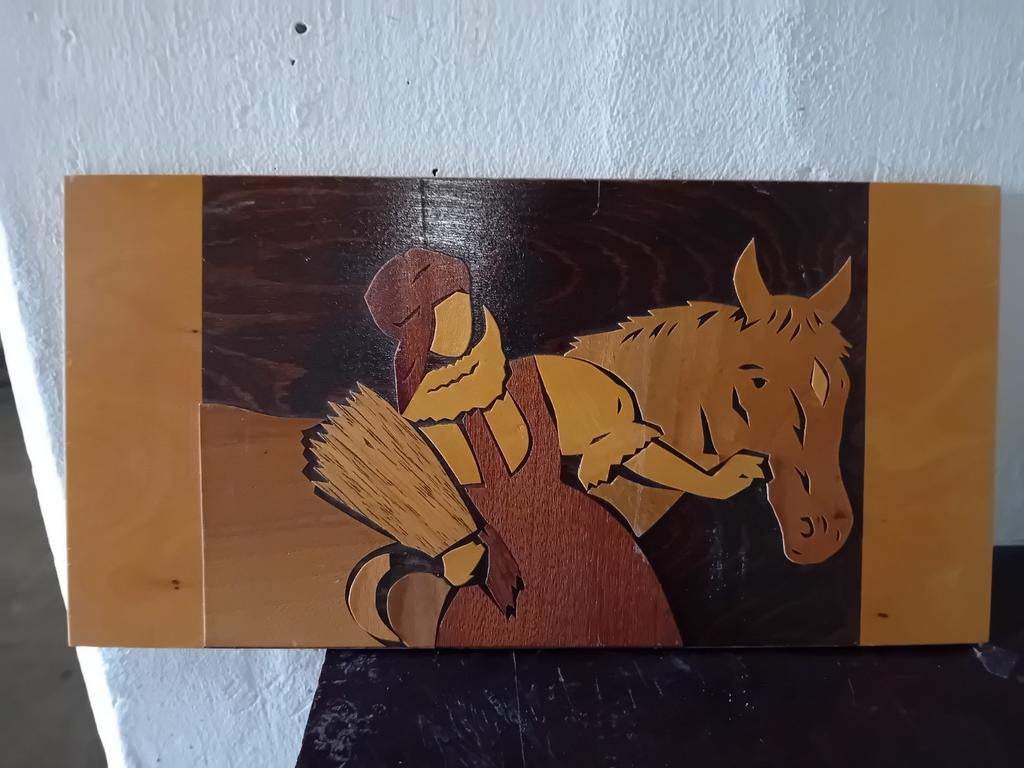Houten kunstwerk: Vrouw met paard - Intarsia, Ophalen of Verzenden, Handgemaakt, Wanddecoratie, 20 - 50 cm