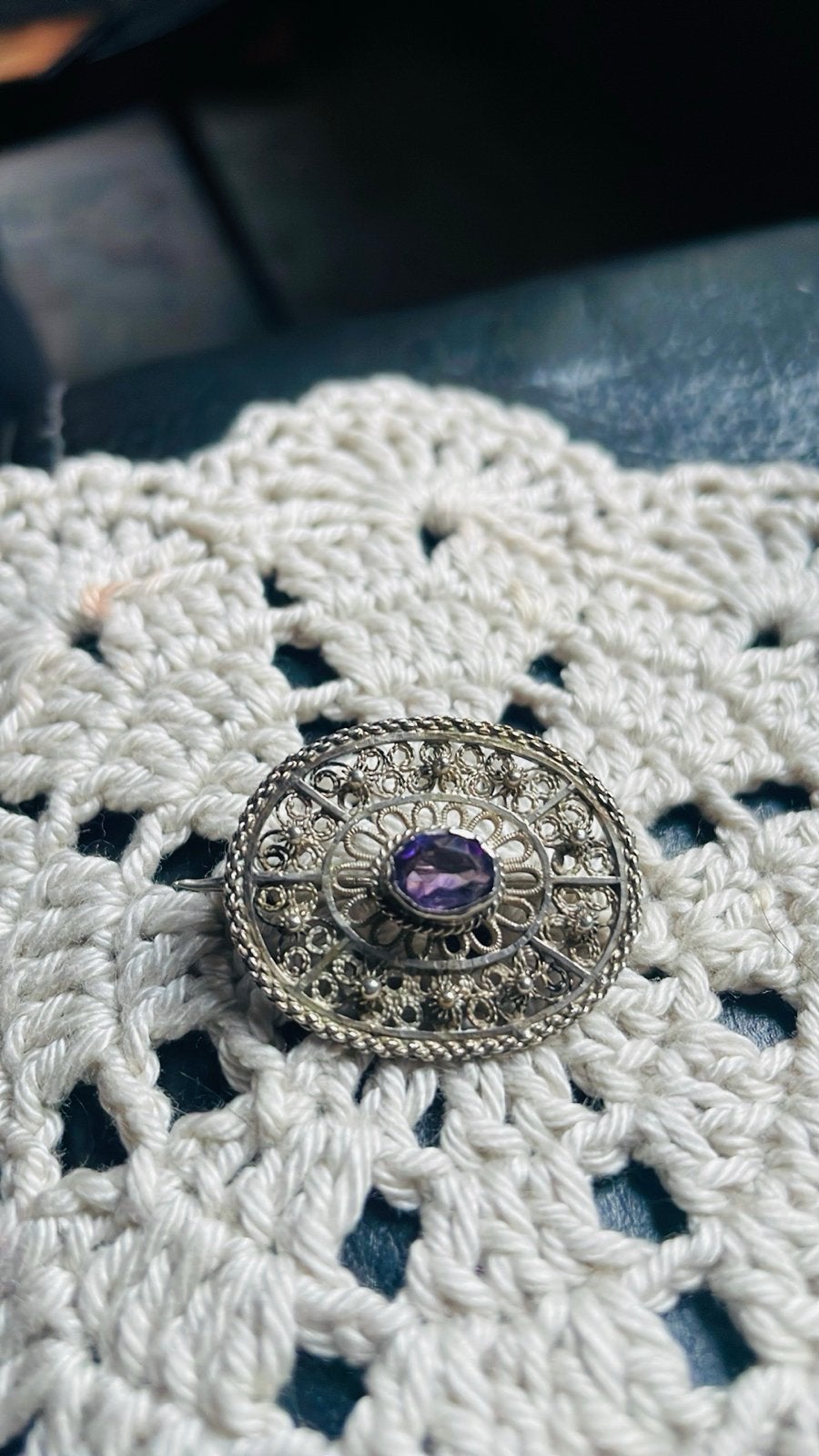 Antieke Zilveren Broche met Amethist - Filigraan Design, Gebruikt, Paars, Minder dan 4 cm, Ophalen of Verzenden