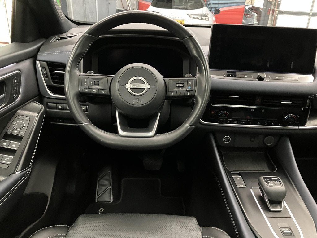 Nissan Qashqai 1.3 MHEV Xtronic Tekna Plus / Trekhaak 1800Kg, Auto's, Nissan, Euro 6, Zwart, Qashqai, Automatische klimaatregeling