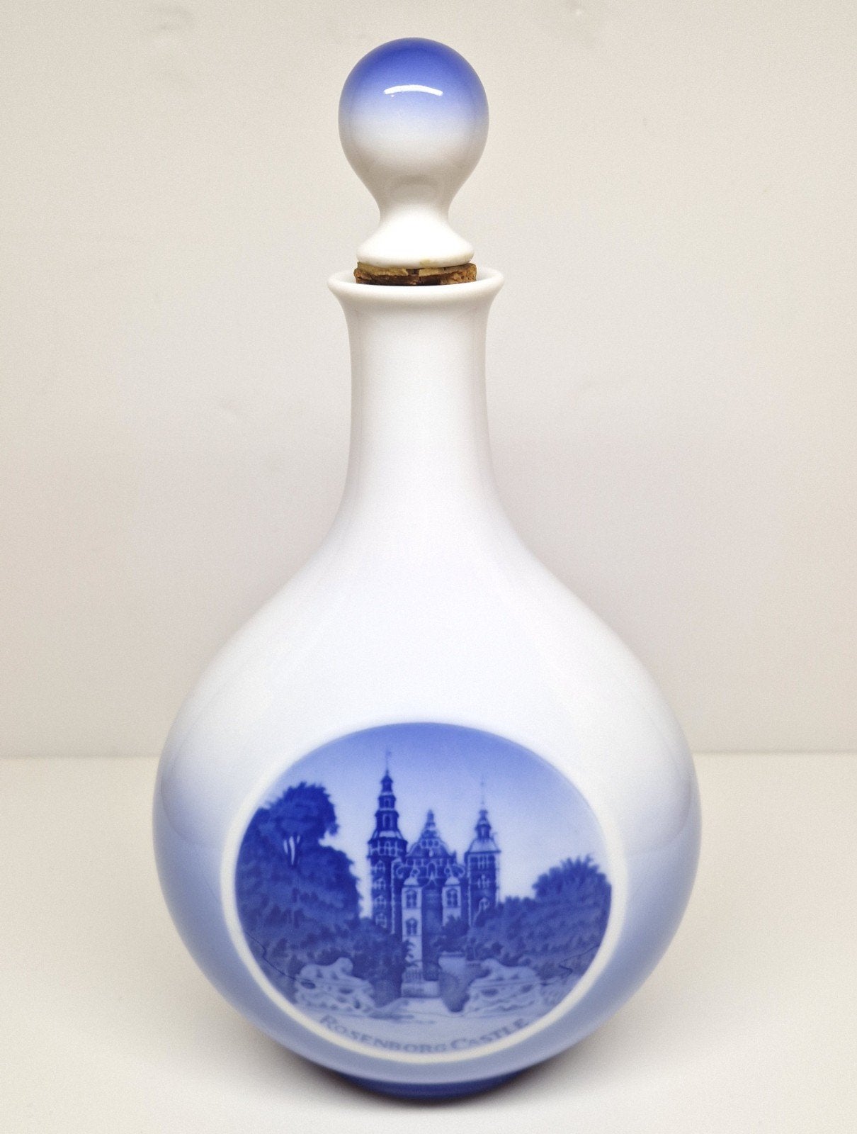 Porseleinen karaf Rosenborg Royal Copenhagen Denmark 1954, Ophalen of Verzenden