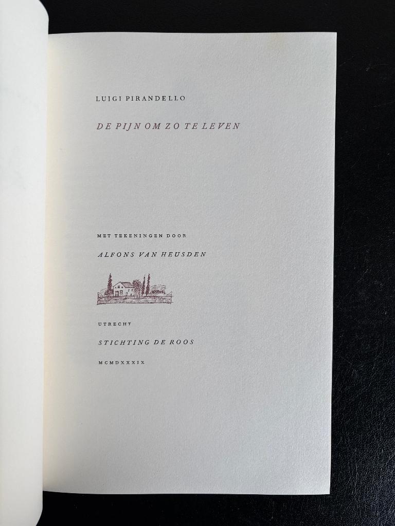 Luigi Pirandello - De pijn om zo te leven - 1989 - De Roos, Gelezen, Luigi Pirandello, Ophalen of Verzenden, Nederland