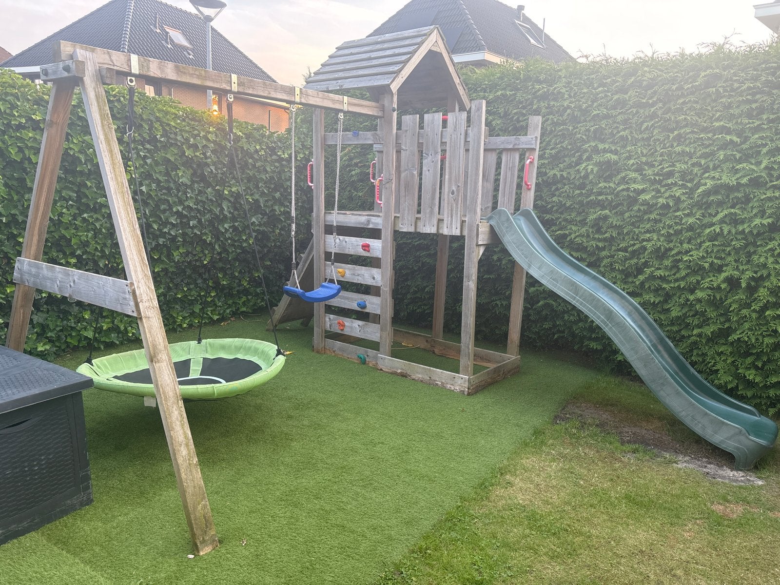 Houten speeltoestel met glijbaan, 2 schommels en netschommel, Ophalen, Gebruikt, Schommel