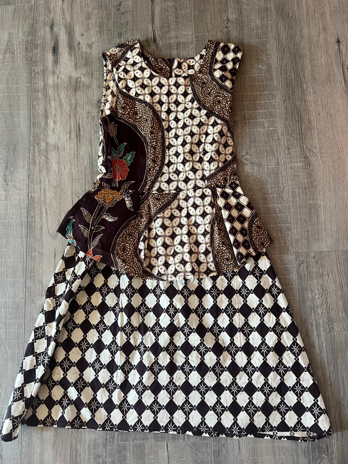 Vintage traditionele Javaans batikstof jurk Indonesisch S 36, Bruin, Ophalen of Verzenden, Zo goed als nieuw, Maat 36 (S)