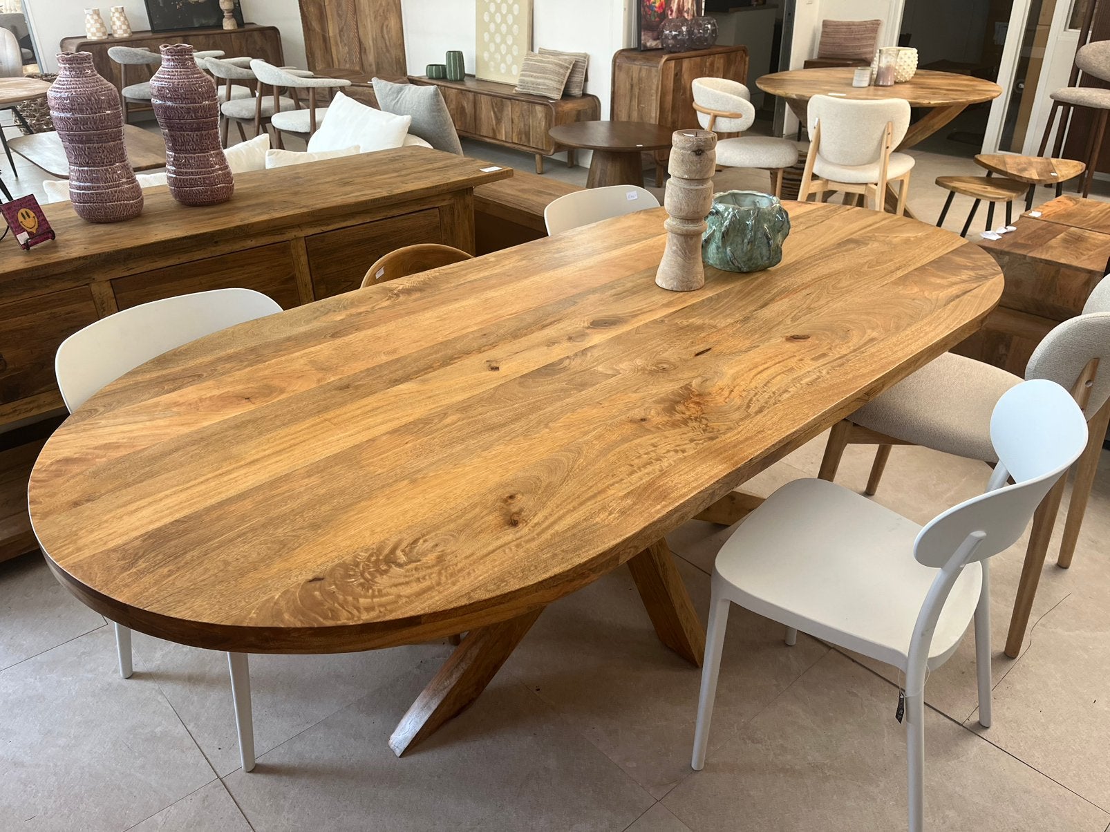 Magazijn leegverkoop eettafel deens ovaal mangohout matrix