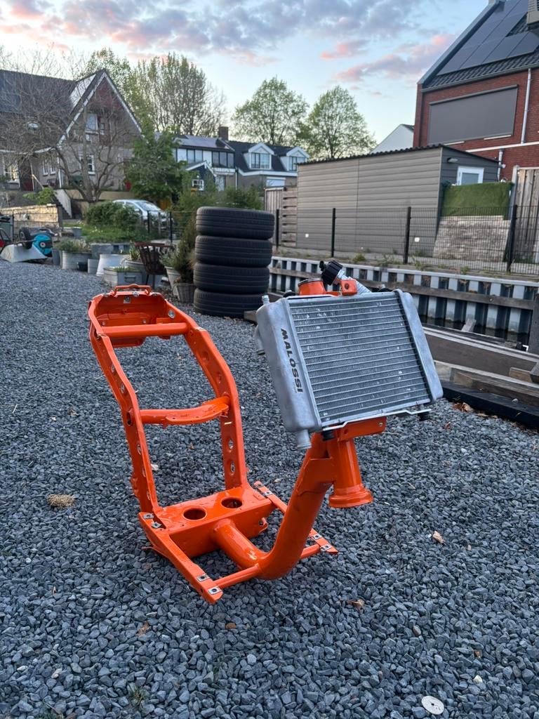 Gecoat 98 frame zonder malossi radiateur, Ophalen of Verzenden, Zo goed als nieuw, Frame, Piaggio