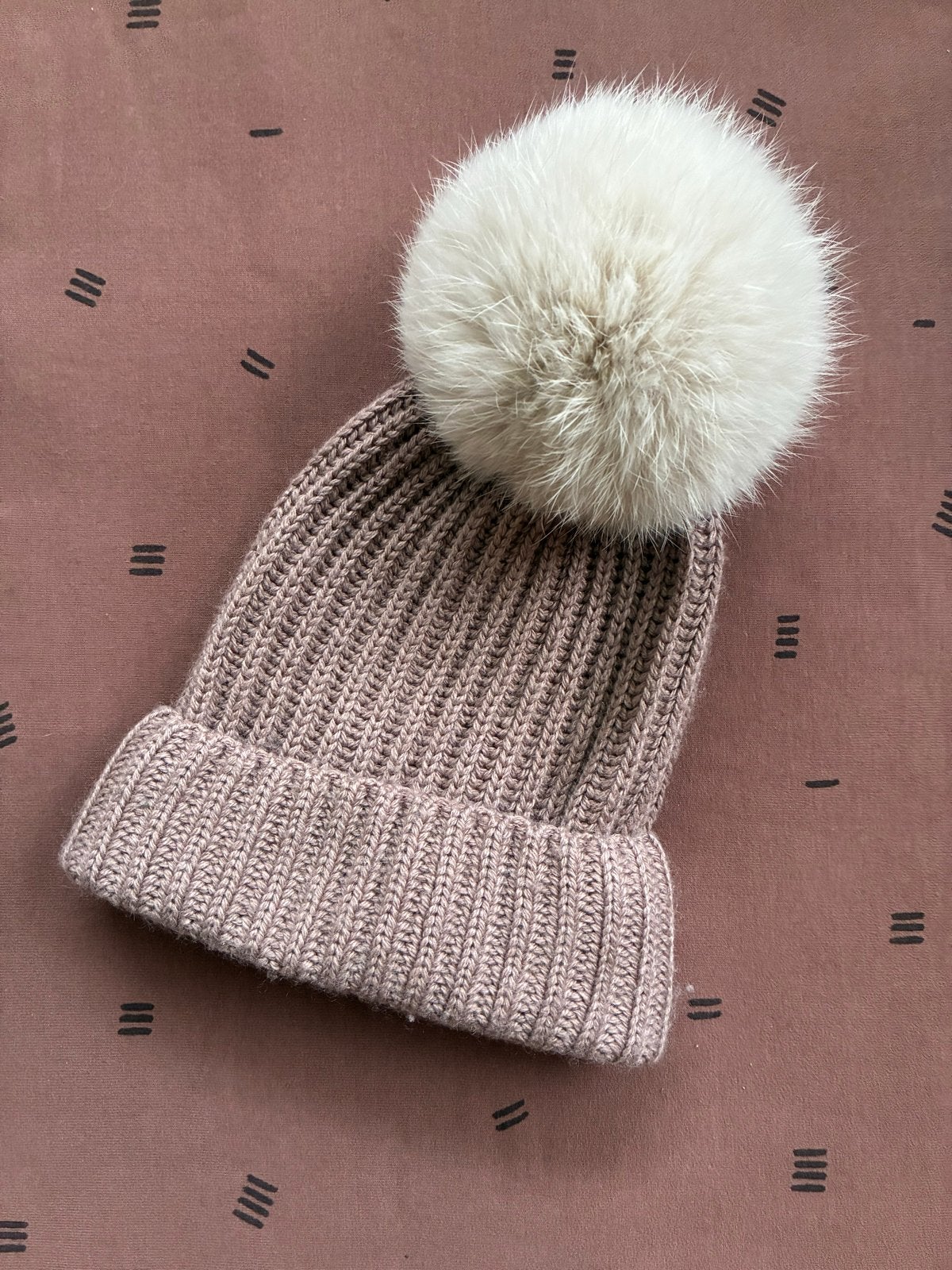 Pappe Zijde/Cashmere Muts met Bont Pompon S-M, Ophalen of Verzenden, Zo goed als nieuw, Muts
