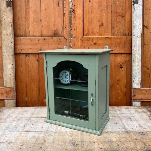 Vitrine kast groen sier pronk hang 39 x 25 x 47 cm, Huis en Inrichting, Kasten | Vitrinekasten, Ophalen, Brocante landelijk, Minder dan 100 cm