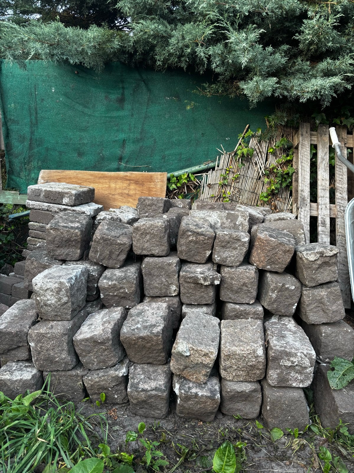 Partij natuurstenen keien (ophalen), Tuin en Terras, Grind, Keien en Split, Ophalen, Gebruikt, Graniet, Kei