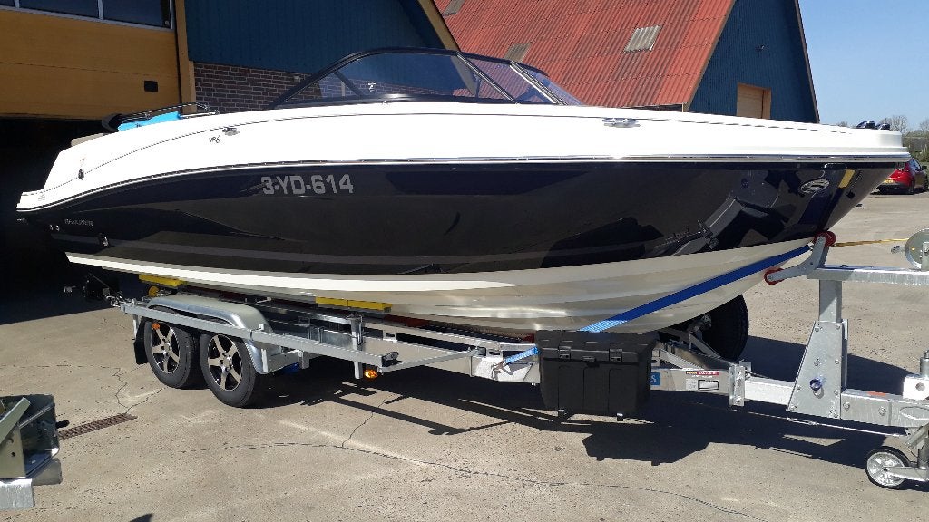 Bayliner VR6 4.5L 250PK 2020 & Pega ZB2700 exclusive trailer, Watersport en Boten, Speedboten, Zo goed als nieuw, Bayliner, Benzine