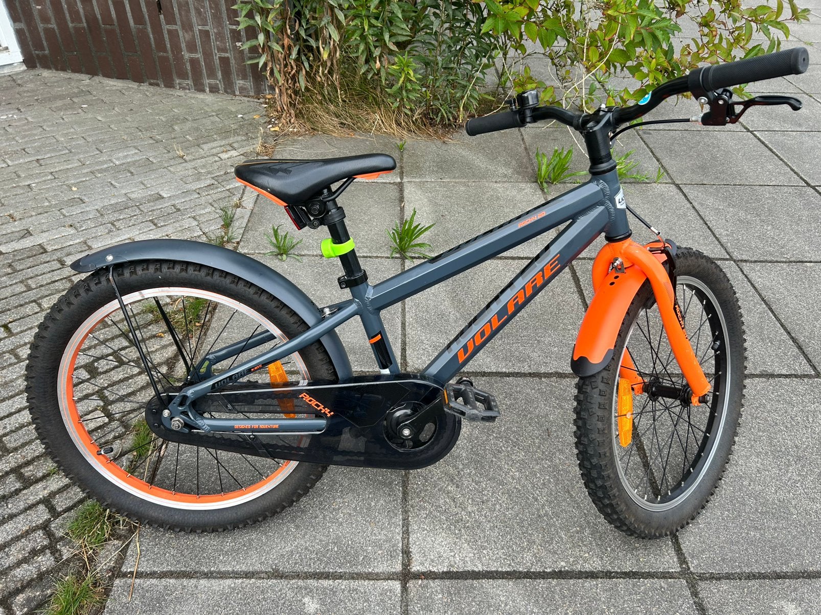 Volare Rocky fiets 20 inch, zwart oranje., Fietsen en Brommers, Fietsen | Jongens, Ophalen, Zo goed als nieuw, 20 inch, Handrem